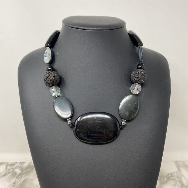 WOMEN'S NECKLACE black