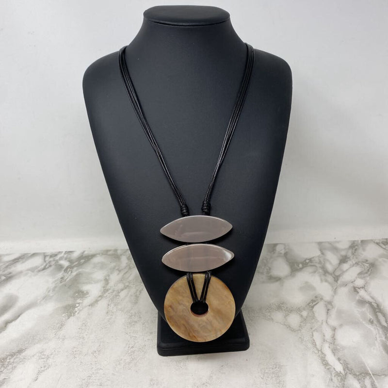 WOMEN'S NECKLACE black grey peach white