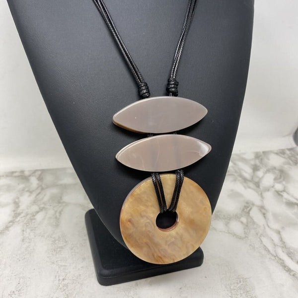 WOMEN'S NECKLACE black grey peach white