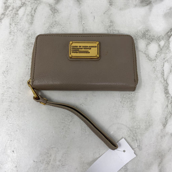 MARC by marc jacobs WOMEN'S WALLET/WRISTLET taupe O/S