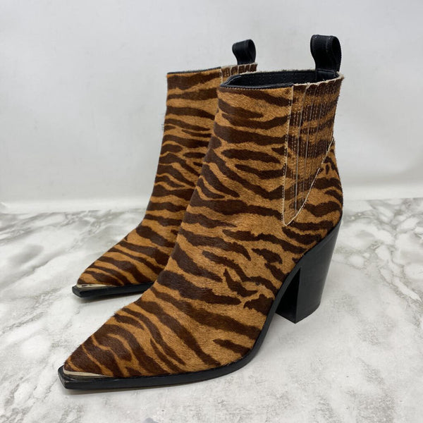 KENNETH COLE WOMEN'S BOOTS animal print 9