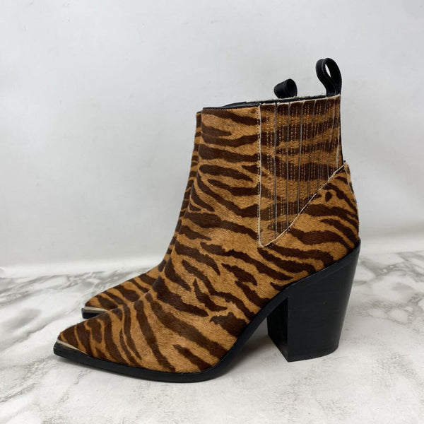 KENNETH COLE WOMEN'S BOOTS animal print 9